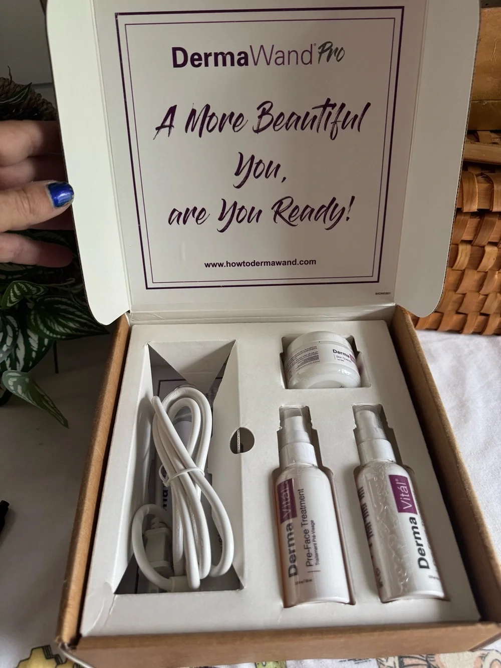 Dermawand Pro Women’s Skincare Kit — White and Purple